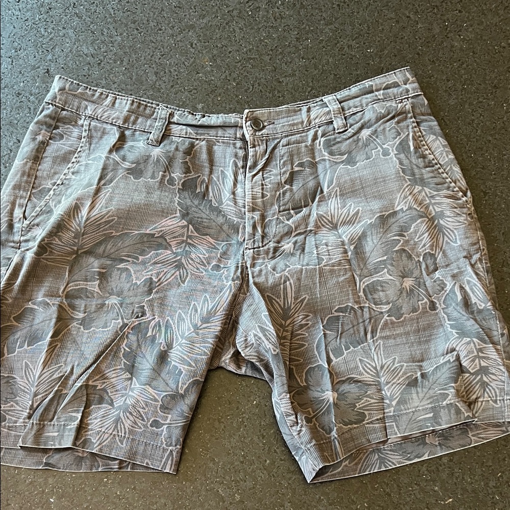 Slate & Stone Gray tropical Patterned Men's Shorts